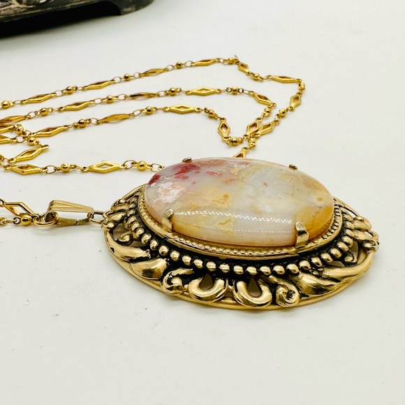 Vintage Stone Ornate Pendant Necklace - Picture 8 of 17